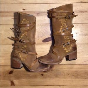 ISO ‼️ ISO ‼️ Freebird Colin tan size 8‼️